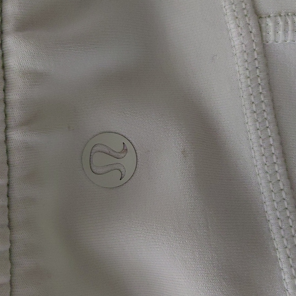 Lululemon Women's Softstreme HR Short 4" KOGR Size 6 - Picture 4 of 6
